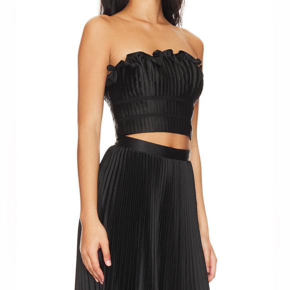 Pleated Set - Picture 2 of 4